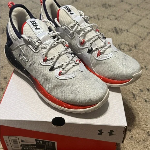 Brand New Under Armour White and Red Sneakers cleats turfs size 7.5 - Picture 2 of 4